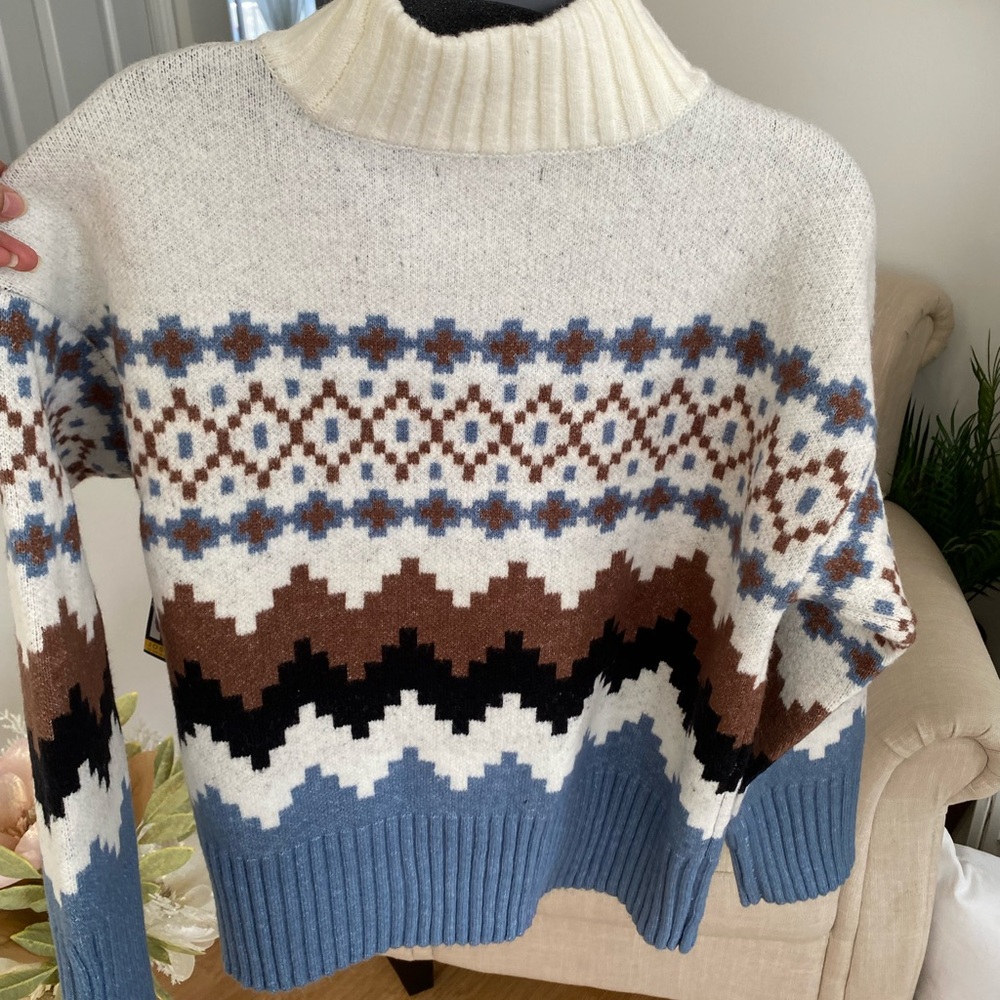 JOSEPH A.Cozy Geometric Knit Sweater - Picture 8 of 11